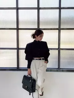 Camisa curta versátil e solta para mulher, nicho Design Sense, alça traseira oca, outono - loja online