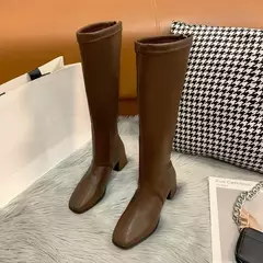 Botas longas femininas de salto alto de bloco preto, botas altas de joelho quente, sapatos de couro macio, moda inverno, novo, 2021 na internet