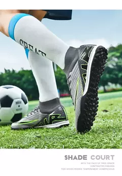Sapatos de futebol ultraleves antiderrapantes interiores para homens, grampos profissionais, treinamento de grama, tênis original, botas de futebol na internet