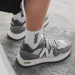 Tênis de corrida respirável masculino e feminino, tênis de casal, tênis de tabuleiro respirável, malha da moda, ao ar livre, alta qualidade, clássico, quatro estações - Wolf Magazine