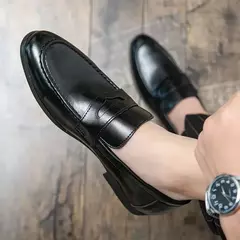 Imagem do Mocassins de couro com slip-on masculino, sapatos casuais formais de negócios, sapatos marrons, tamanho grande 38-48, primavera e outono, 2024