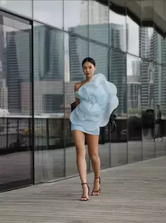 Vestido de ombro oblíquo branco para mulheres, vestido decorativo de flores, vestido de casamento, vestido de um passo, novo estilo, verão na internet