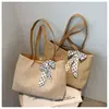 Bolsa de tecido palha casual feminina, cachecol de seda, laço, bolsa de praia, grande capacidade, portátil, sacola para senhora, nova, 1 ombro, verão