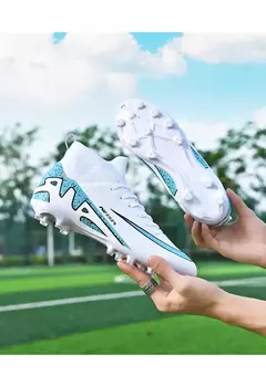 Botas de campo de futebol profissional para homens, grampos antiderrapantes, sapatos de treinamento de grama interna para crianças, sociedade original na internet
