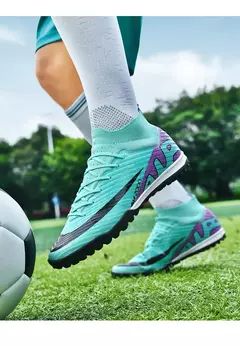 Sapatos de futebol ultraleves antiderrapantes interiores para homens, grampos profissionais, treinamento de grama, tênis original, botas de futebol - loja online