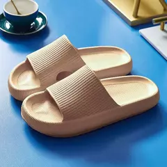 Chinelos de plataforma grossa para mulheres, sandálias macias, chinelos antiderrapantes, banheiro, casa, EVA, verão, moda, 2023 - Wolf Magazine