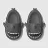 Chinelos de tubarão dos desenhos animados para homens e mulheres, slides internos do banheiro, moda casal, sapatos baixos, sandálias, EVA suave, chinelos de praia, verão
