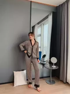 Conjunto de pijama tipo seda para mulheres, design gola V, estampa com letras cruzadas, pijamas luxuosos, roupas domésticas, pijamas de tamanho grande, XXL - loja online