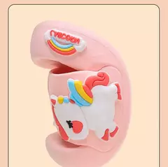 Chinelos de unicórnio de desenhos animados para crianças, Home Flip Flops, antiderrapante, sola grossa, slides do banheiro, bebês, crianças, verão, 2 a 8 anos - Wolf Magazine