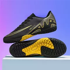 Sapatos de futebol ultraleves longos dos homens, grampos respiráveis, botas de futebol indoor, tênis de treinamento, venda quente, novo, transporte da gota - Wolf Magazine