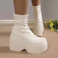 Botas de plataforma chunky gótica para mulheres, botas de couro macias, sapatos de caminhada sexy, sola Matsuke confortável, tamanho 42, nova marca, 2024 - comprar online