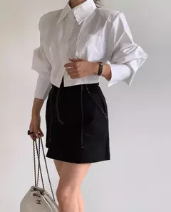 Camisa curta versátil e solta para mulher, nicho Design Sense, alça traseira oca, outono - Wolf Magazine