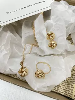 Nova coleção de conjunto de joias de três peças com anel, brinco, colar criativo, sofisticado, em forma de nó tridimensional na internet