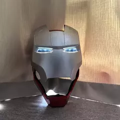 Em estoque marvel vingadores homem de ferro capacete adulto criança modelo cosplay 1:1 luz led ironman máscara figura ação brinquedos crianças presente - comprar online