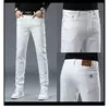 Calça jeans bordada com marca de maré alta masculina, simples, branca, fina, pés pequenos, casual, calça elástica versátil, outono, 2024