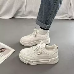 Tênis antiderrapantes de couro de sola macia feminino, sapatos confortáveis e respiráveis, de salto redondo, novos, primavera e outono, 2024