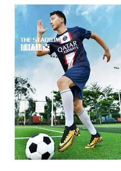 Sapatos de futebol ultraleves antiderrapantes interiores para homens, grampos profissionais, treinamento de grama, tênis original, botas de futebol