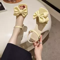 Sandálias grandes de toe aberto para mulheres, fivela monocromática de uma linha, nó arco de temperamento, sapatos confortáveis, nova moda, verão, 2024