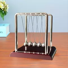 Newton's Cradle Metal Pêndulo, Educacional Física Brinquedo, Square Design, Energia Cinética, Escritório Stress Reliever, Ornamento Equilíbrio Bola - Wolf Magazine