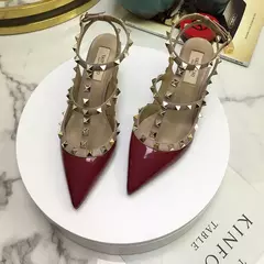 Salto alto clássico em couro genuíno para mulheres, sandálias rebite, bombas pontiagudas, preto, fino, festa, casamento, verão, moda, 2024 - comprar online