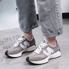 Sapatos esportivos de renda respirável para mulheres, tênis casuais, sapatos de plataforma, andando, designer, verão, nova moda na internet