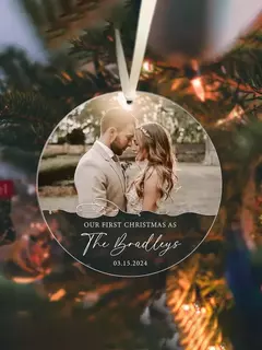 Imagem do Decorações de natal personalizadas 2024, nosso primeiro natal casado ornamento foto de casamento personalizado presente de natal recém-casado