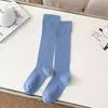 Meias longas e sólidas de cor doce para mulheres, meias na moda, lisos, estilo japonês, altura do joelho, macias, respiráveis, algodão, estudante