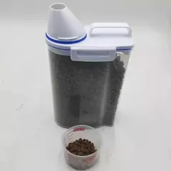 Balde de armazenamento de plástico para comida de cachorro e gato, 1.5kg/2kg, com copo de medição, recipiente selado à prova de umidade, acessórios para animais de estimação - comprar online