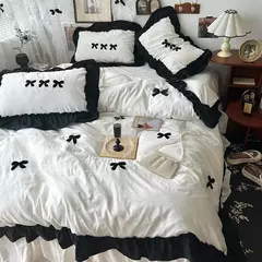 Conjunto de cama estilo princesa coreano para meninas, capa de edredão kawaii, arco preto, lençol macio para a pele, saia de cama, fronhas - loja online