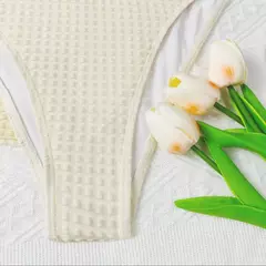 Terno de biquíni sexy cor bege para mulheres, roupa de banho com pescoço pendurado, saia de corda feminina, roupa de praia 3 peças na internet