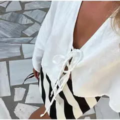 Camisas de manga folhada para mulheres, tops casuais soltos com renda, mangas curtas femininas, camisas macias com decote em v, senhora fofa, moda verão, 2024 na internet