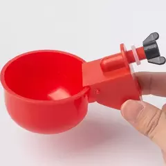 Imagem do Bacia bebendo da galinha automática, distribuidor da água, codorna, aves domésticas, pato e pombo, escala livre