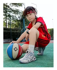 Tênis antiderrapante de basquete para crianças, resistente ao desgaste, malha, respirável, fivela rotativa, crianças pequenas, casual, formadores, moda