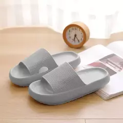 Chinelos de plataforma grossa para mulheres, sandálias macias, chinelos antiderrapantes, banheiro, casa, EVA, verão, moda, 2023 - comprar online