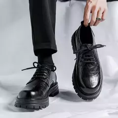Plataforma de couro coreana Oxfords para homens, deslizamento, fundo grosso, sapatos masculinos de derby, mocassins casuais, dedo do pé quadrado, sapatos formais na internet