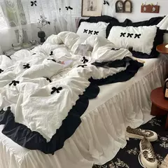 Imagem do Conjunto de cama estilo princesa coreano para meninas, capa de edredão kawaii, arco preto, lençol macio para a pele, saia de cama, fronhas