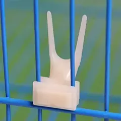 Imagem do 1 pçs pássaro papagaio garfo de frutas suprimentos para animais de estimação plástico rack de alimentos gaiola alimentação suprimentos para animais de estimação frutas lanche garfo gaiola de pássaros acessórios