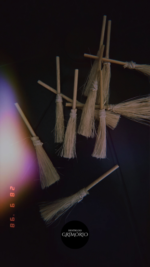 Mini Vassoura • Bruxa - comprar online