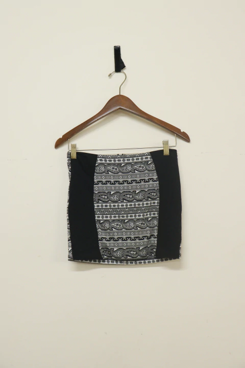 BLUSA TOMARA QUE CAIA ESTAMPADA PRETA E BRANCA COM ZÍPER - PAPAYA - comprar online