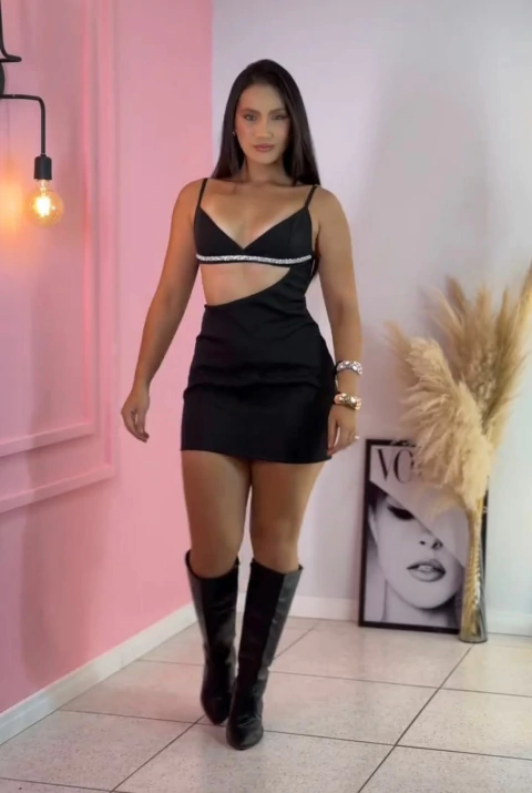 Vestido Curto / Detalhe Strass