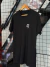 Camiseta Stranger In Your Hand Preta na internet