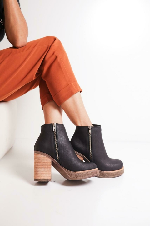 BOTA ANGIE NEGRO