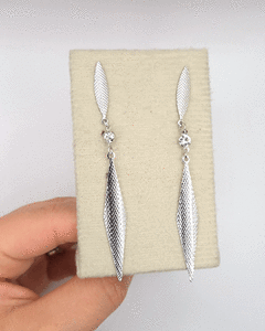 Brinco Longo Stiletto Ródio Branco - Feminique