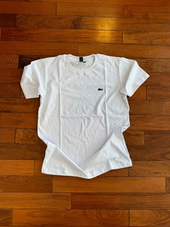 REMERA LACOSTE 2X1 + OJOTAS LACOSTE DE REGALO! - comprar online