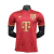 Camisa Bayern 125 Anos vermelha com logo Trefoil dourado e escudo comemorativo 125. Versão Jogador.