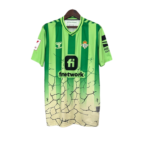 Camisa Real Betis Forever Green 2024/25 – vista frontal com estampa inspirada no oceano
