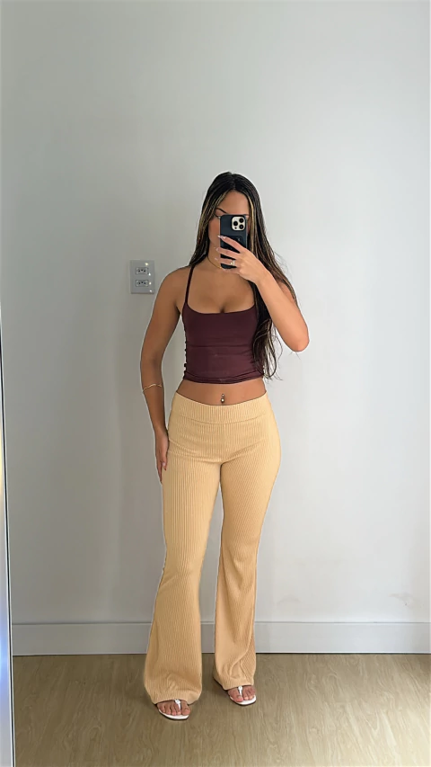 CALÇA FLARE CANELADA AREIA