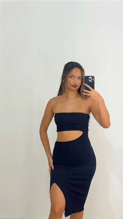 VESTIDO MIDI TOMARA QUE CAIA RECORTADO