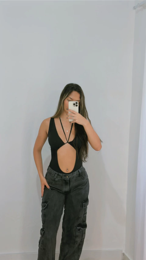 BODY PRETO MULTIUSO COM RECORTE FRONTAL E BOJO