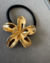 Presilha Elástico de Cabelo Flor dourada. - comprar online